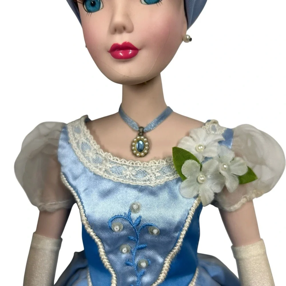 Vtg Disney Princess Brass Key Porcelain Collectible Doll Cinderella 16